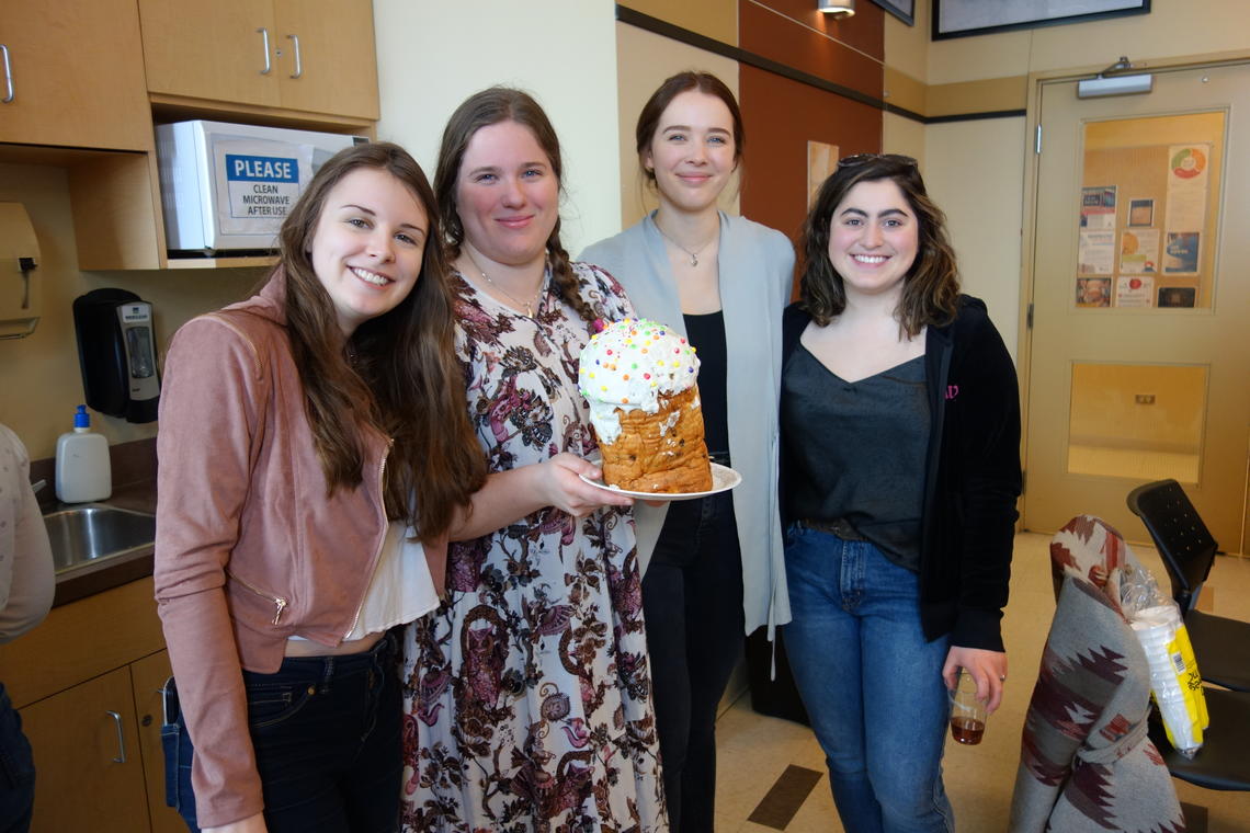 Russian 209 students celebrate Paskha (Πacxa) traditions